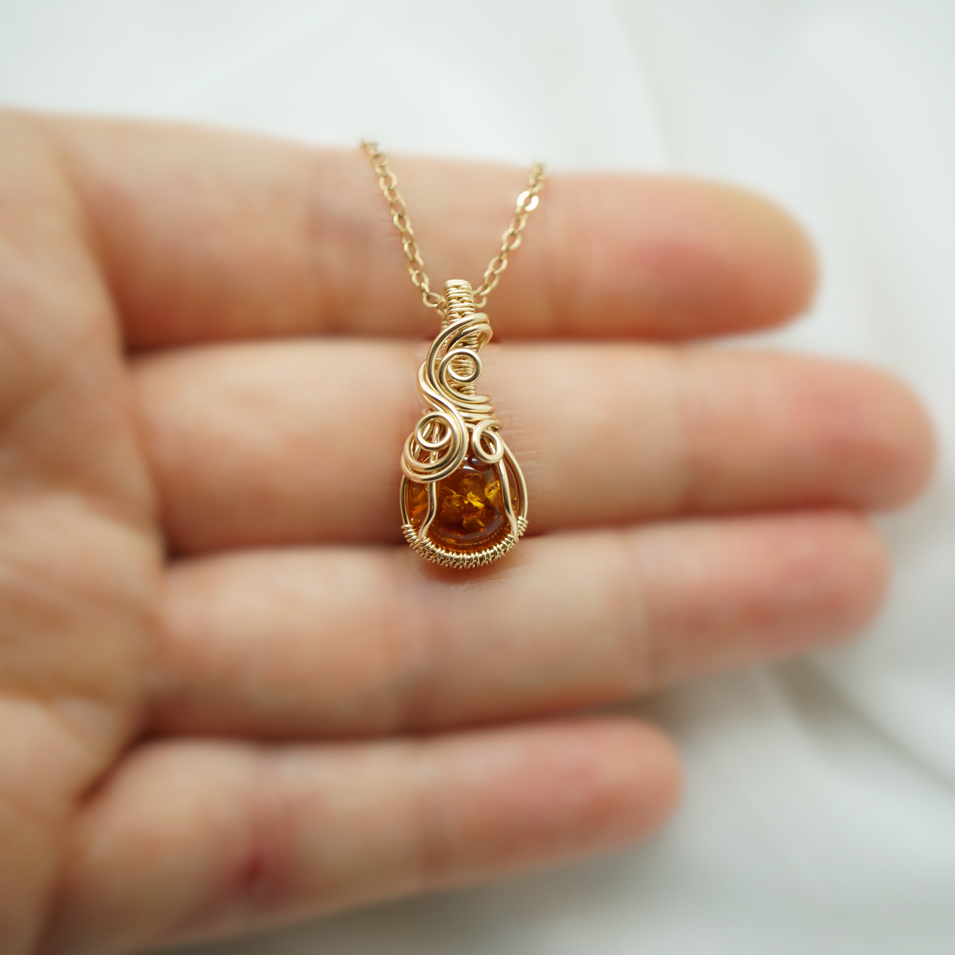 Ketting - Wire wrap hanger - 14K gold filled - Met barnsteen