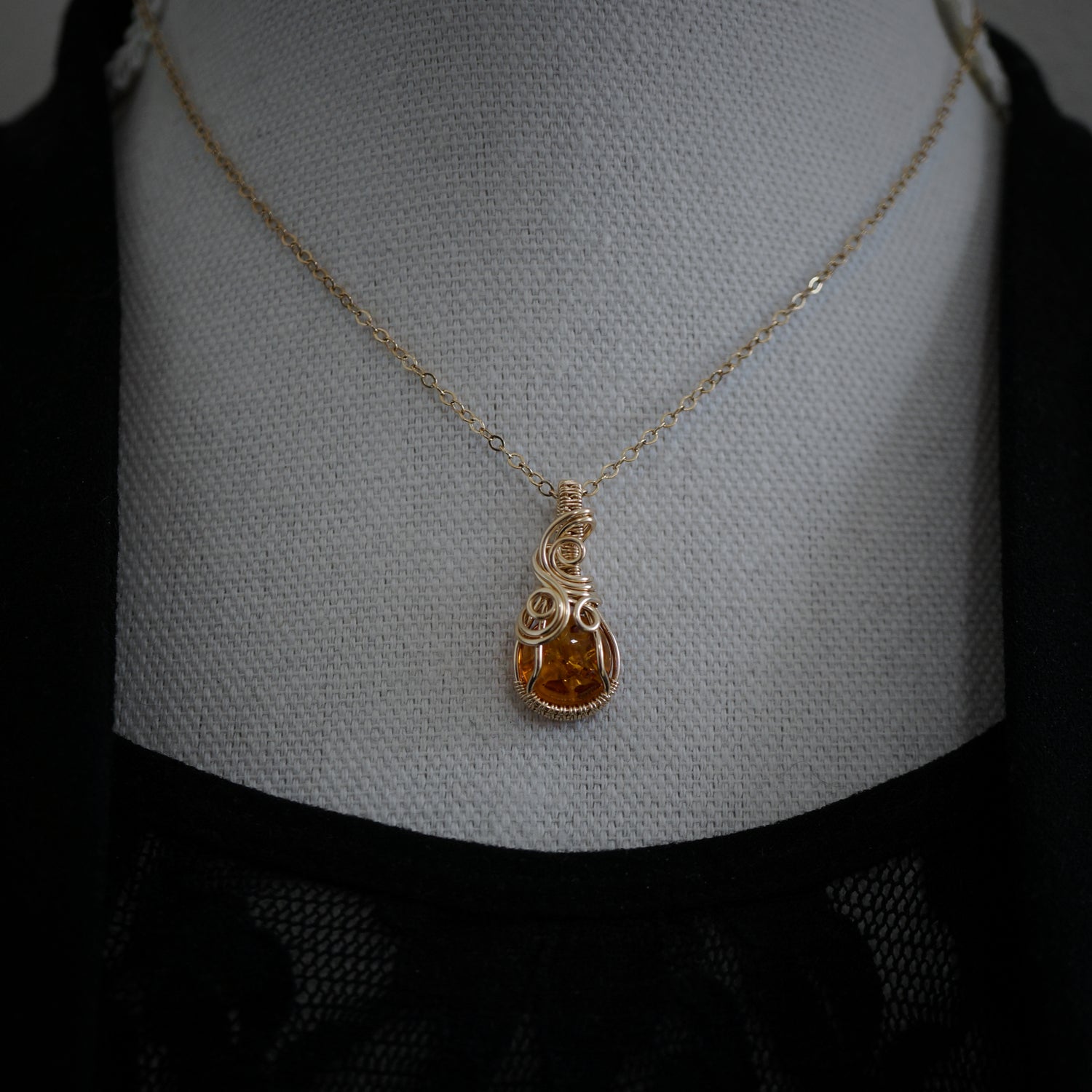 Ketting - Wire wrap hanger - 14K gold filled - Met barnsteen