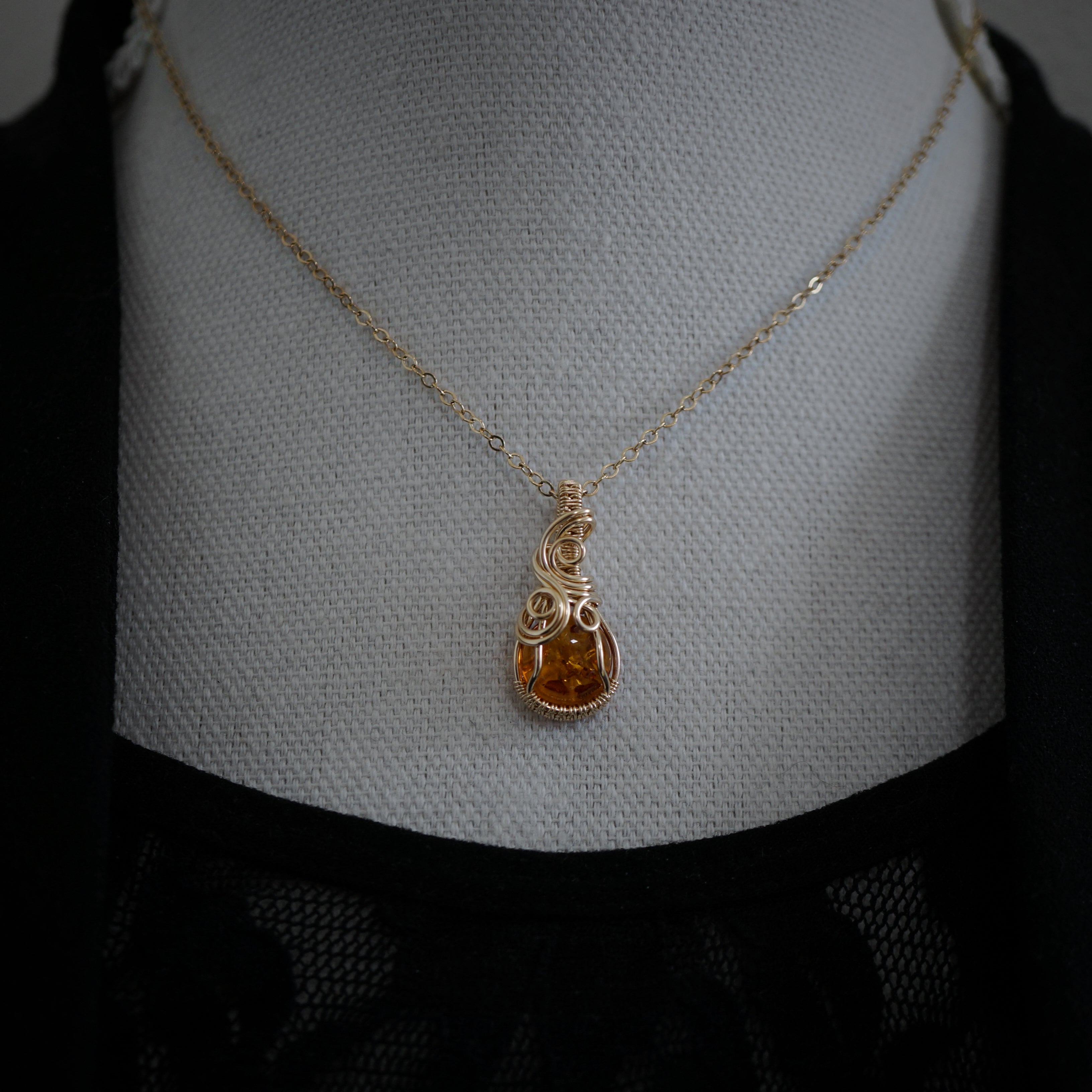 Ketting - Wire wrap hanger - 14K gold filled - Met barnsteen