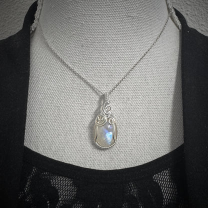 Sterling zilveren wire wrap hanger met regenboog maansteen