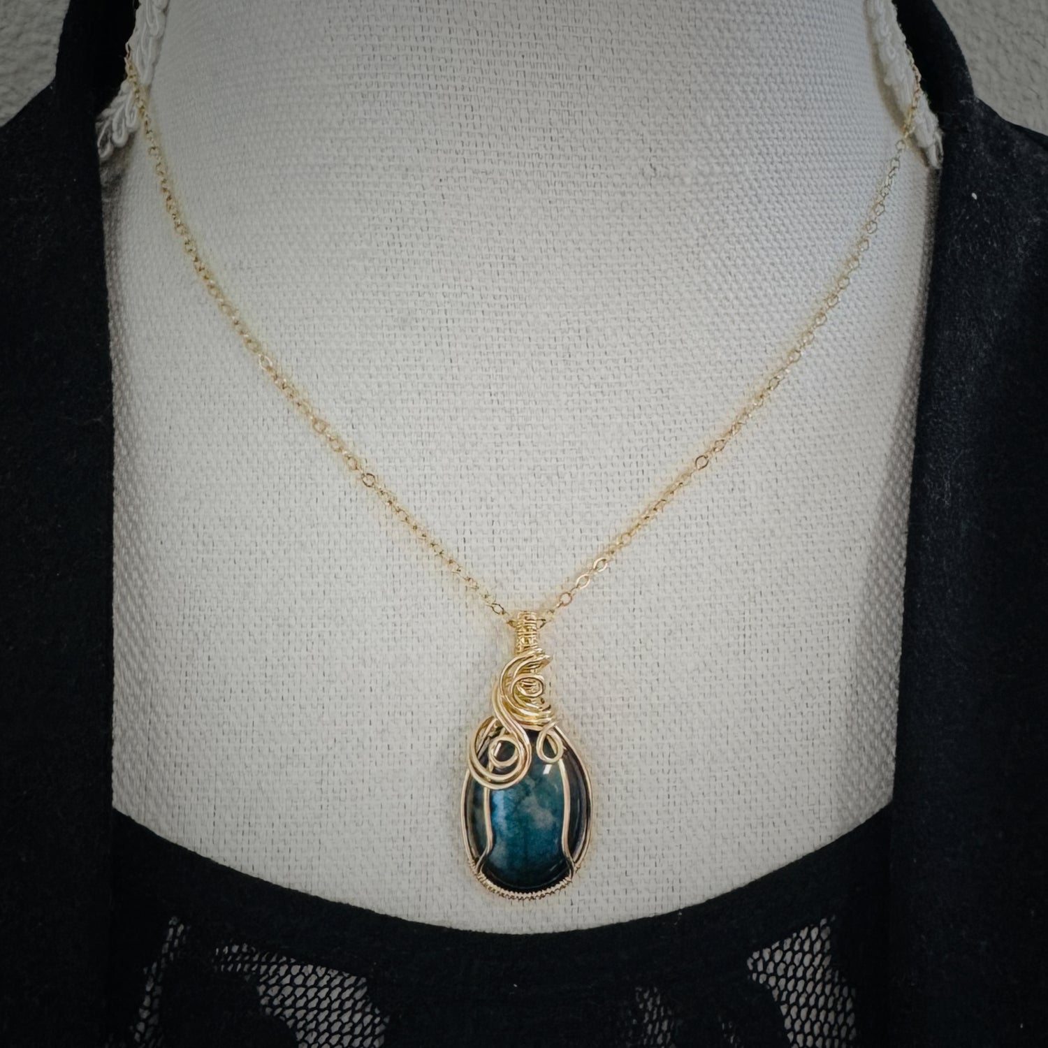 14k gold filled wire wrap hanger met labradoriet