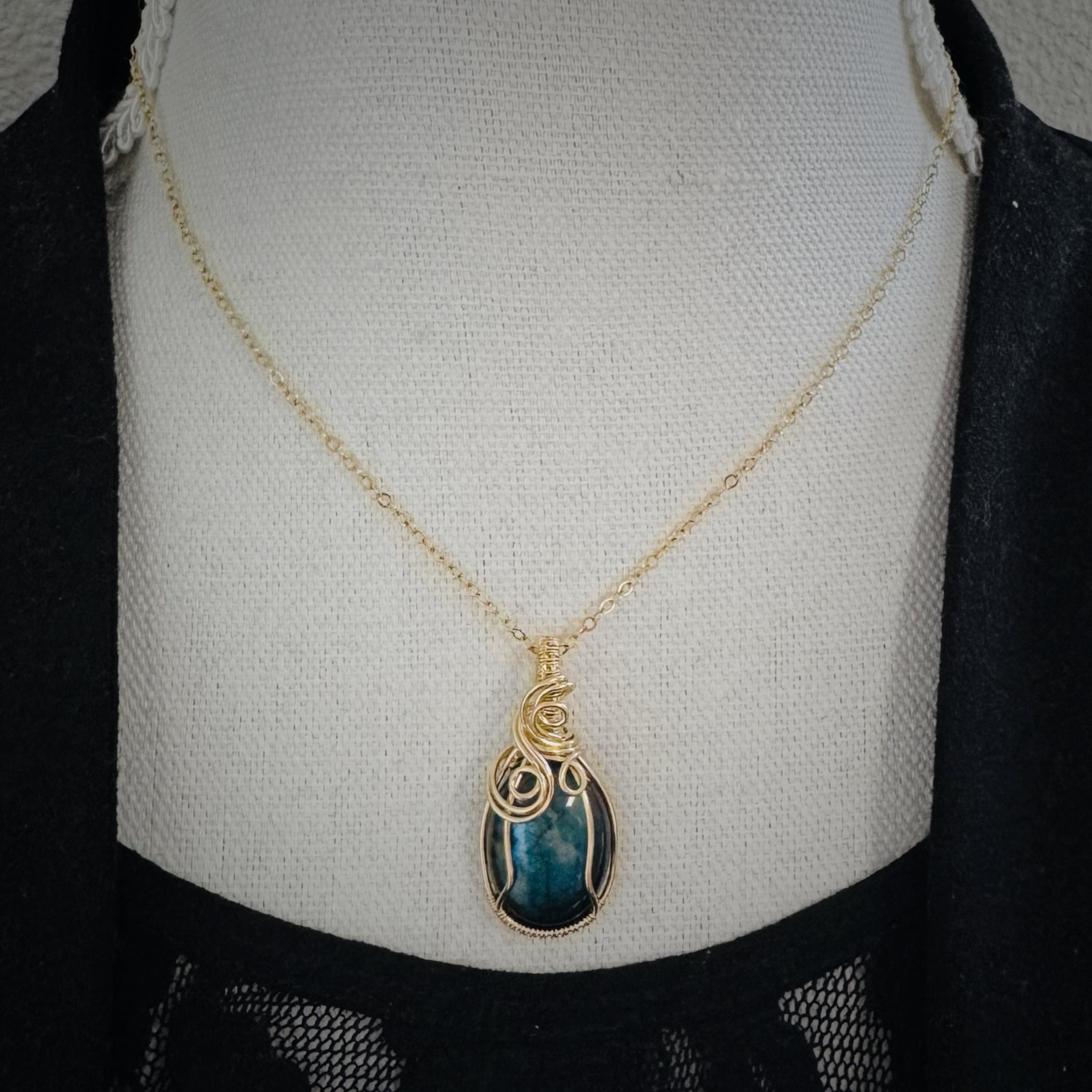 14k gold filled wire wrap hanger met labradoriet