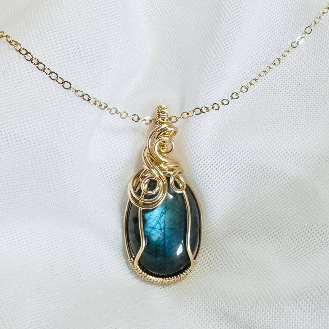 14k gold filled wire wrap hanger met labradoriet