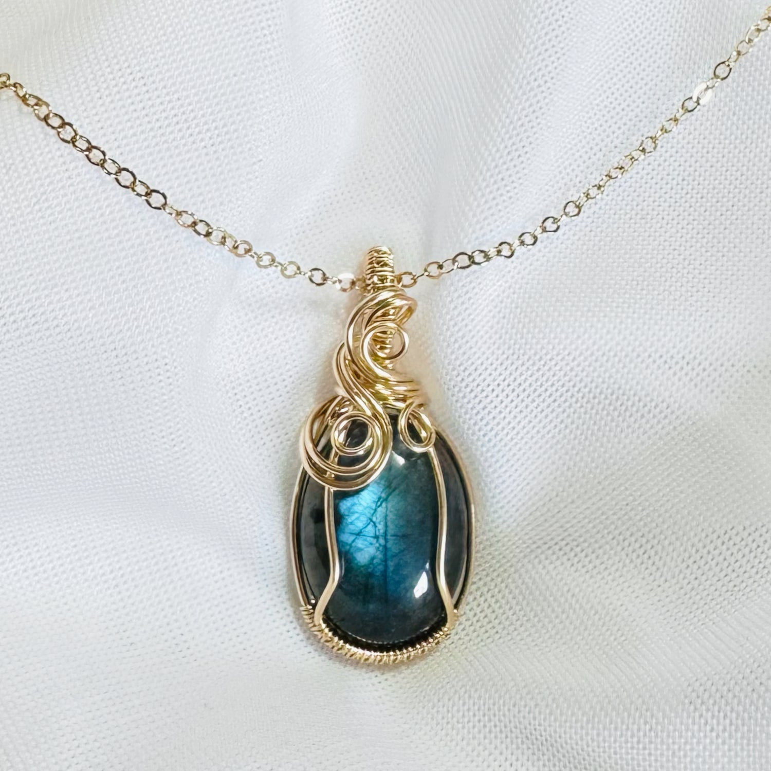 14k gold filled wire wrap hanger met labradoriet