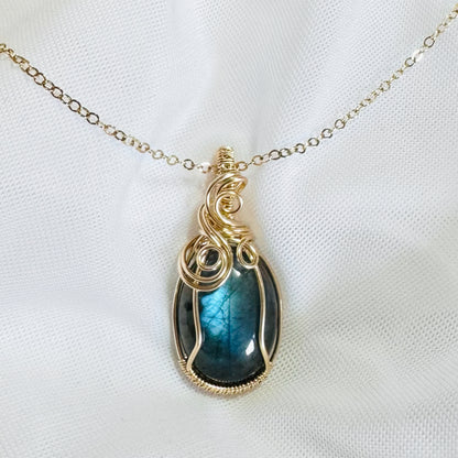 14k gold filled wire wrap hanger met labradoriet