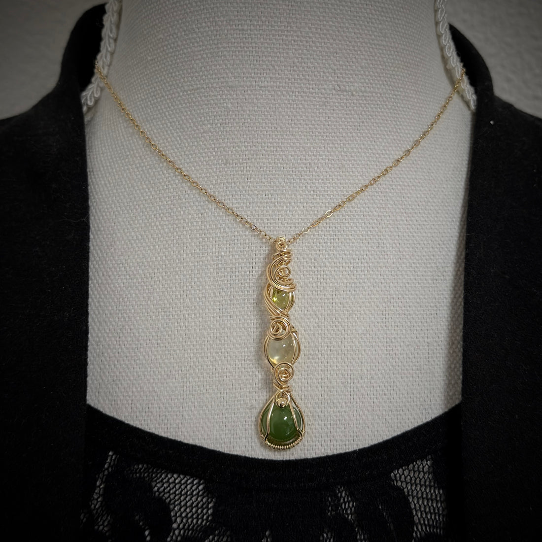 14k gold filled hanger met jade, prehniet en peridoot