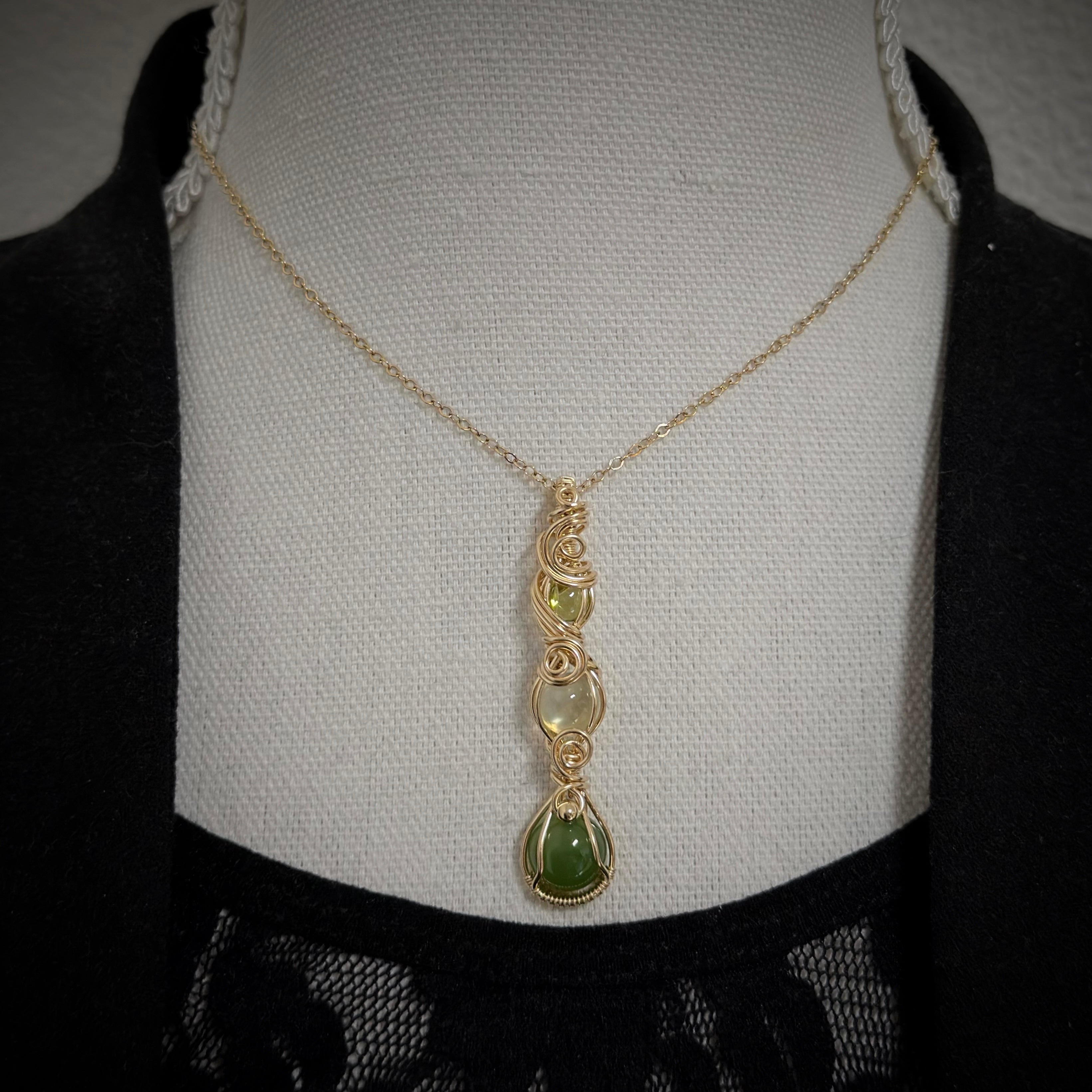 14k gold filled hanger met jade, prehniet en peridoot