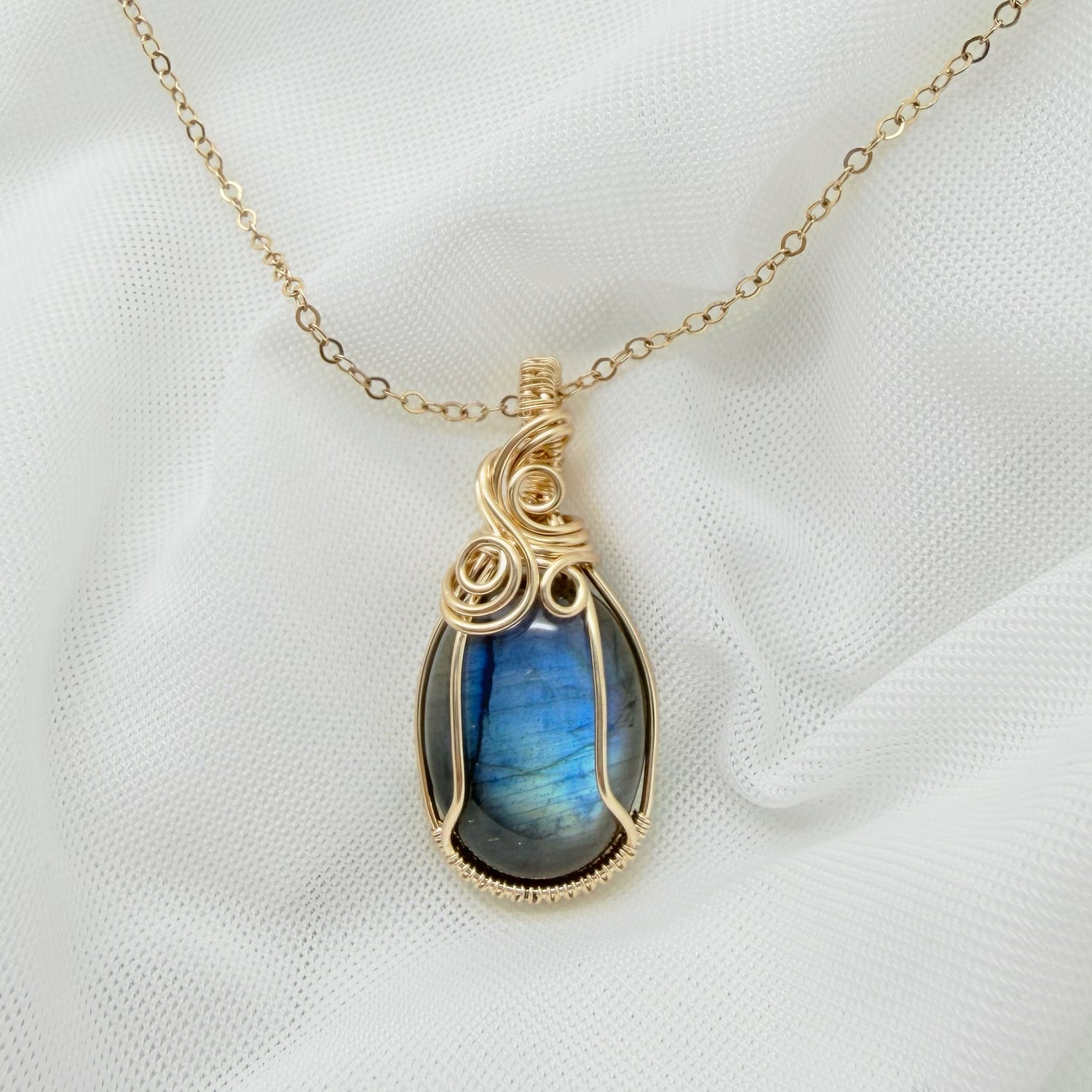 14k gold filled wire wrap hanger met labradoriet