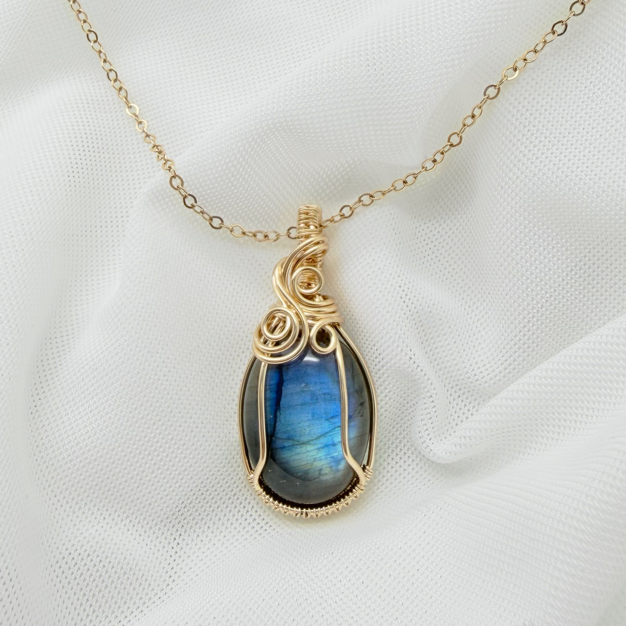 14k gold filled wire wrap hanger met labradoriet