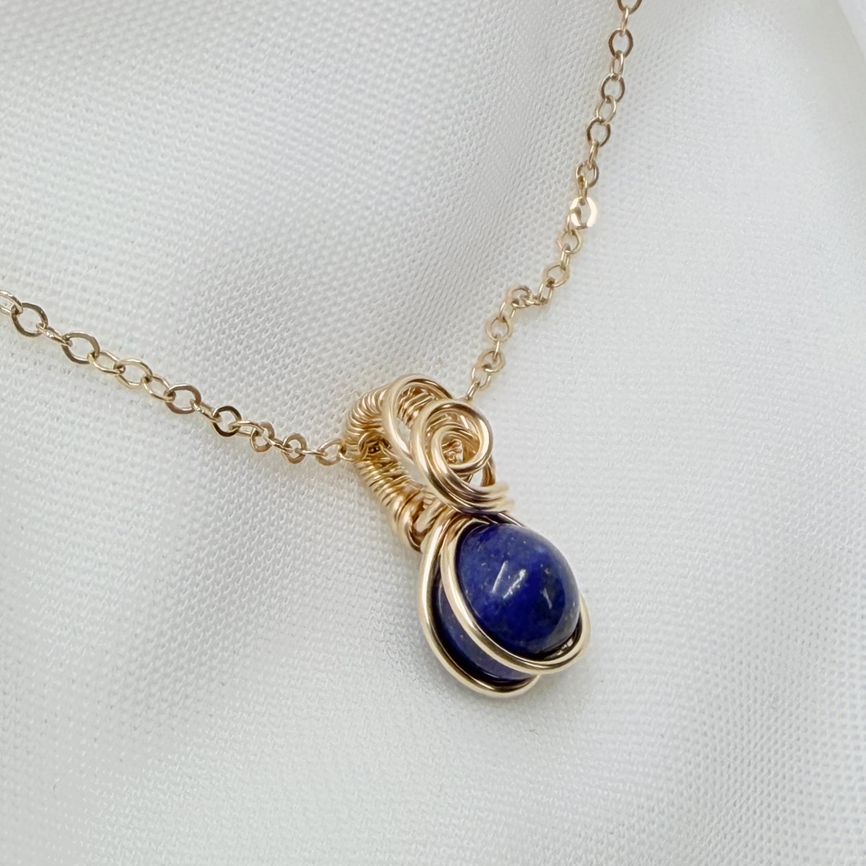 Sierlijke lapis lazuli hanger van 14k gold filled