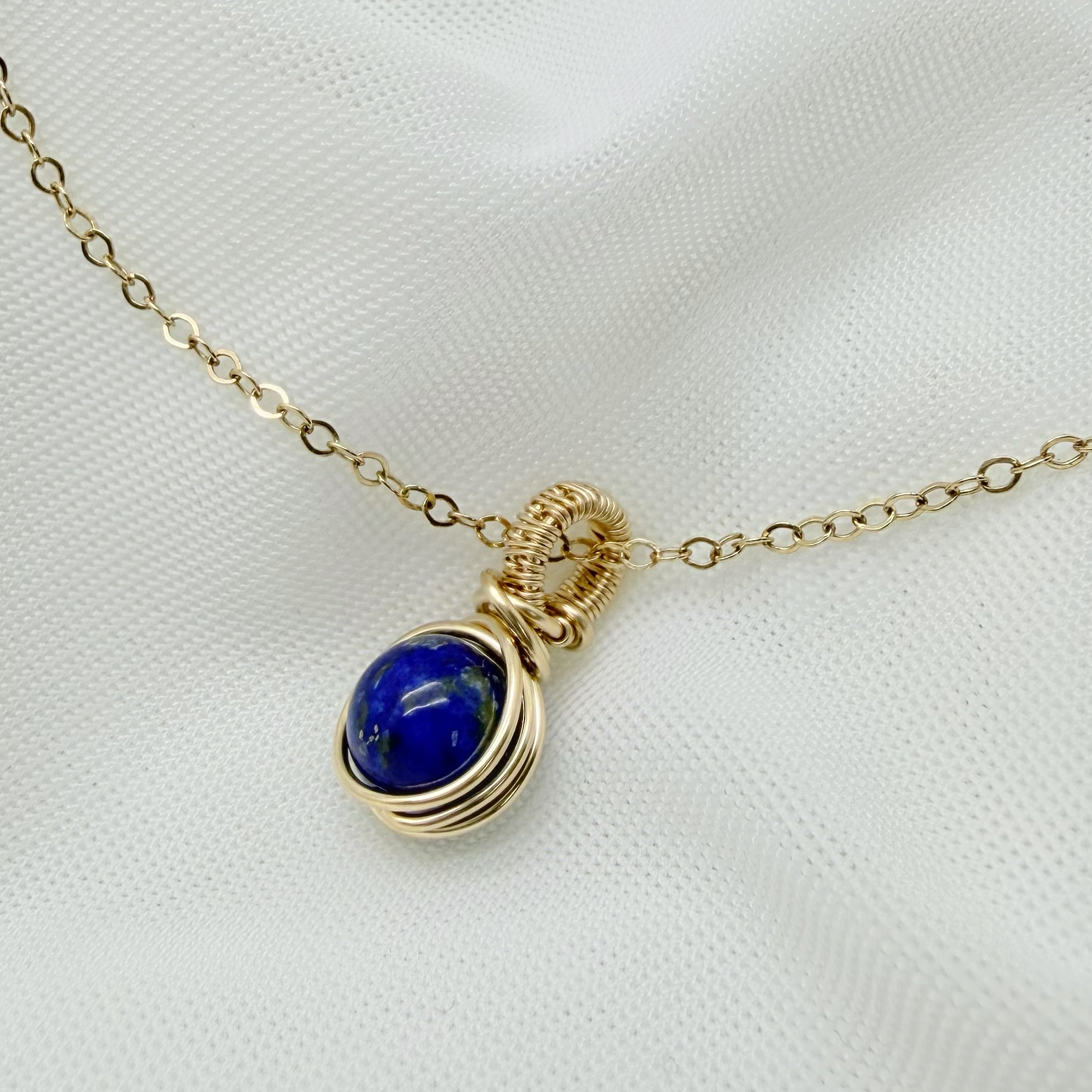 Hanger met lapis lazuli van 14k gold filled