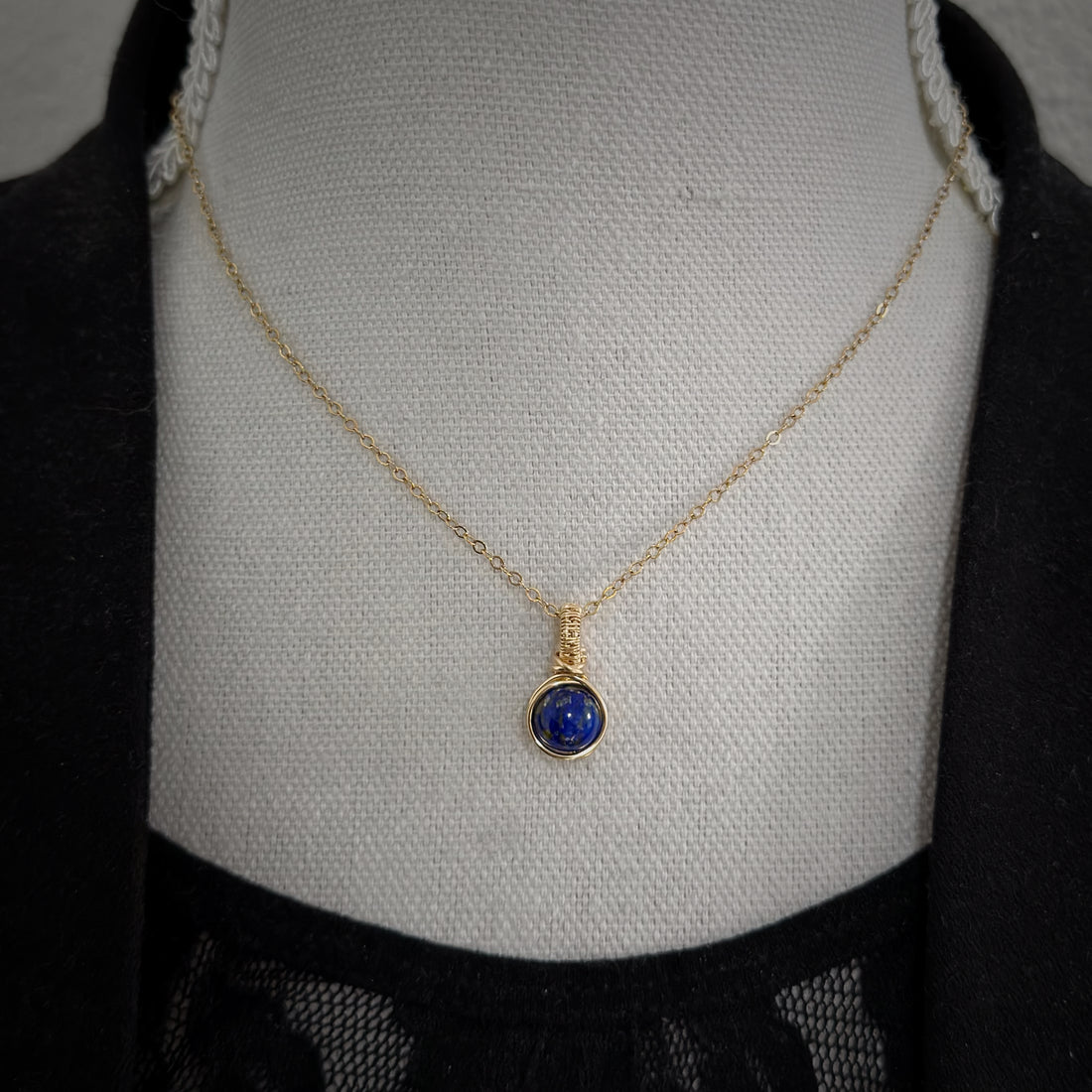 Hanger met lapis lazuli van 14k gold filled