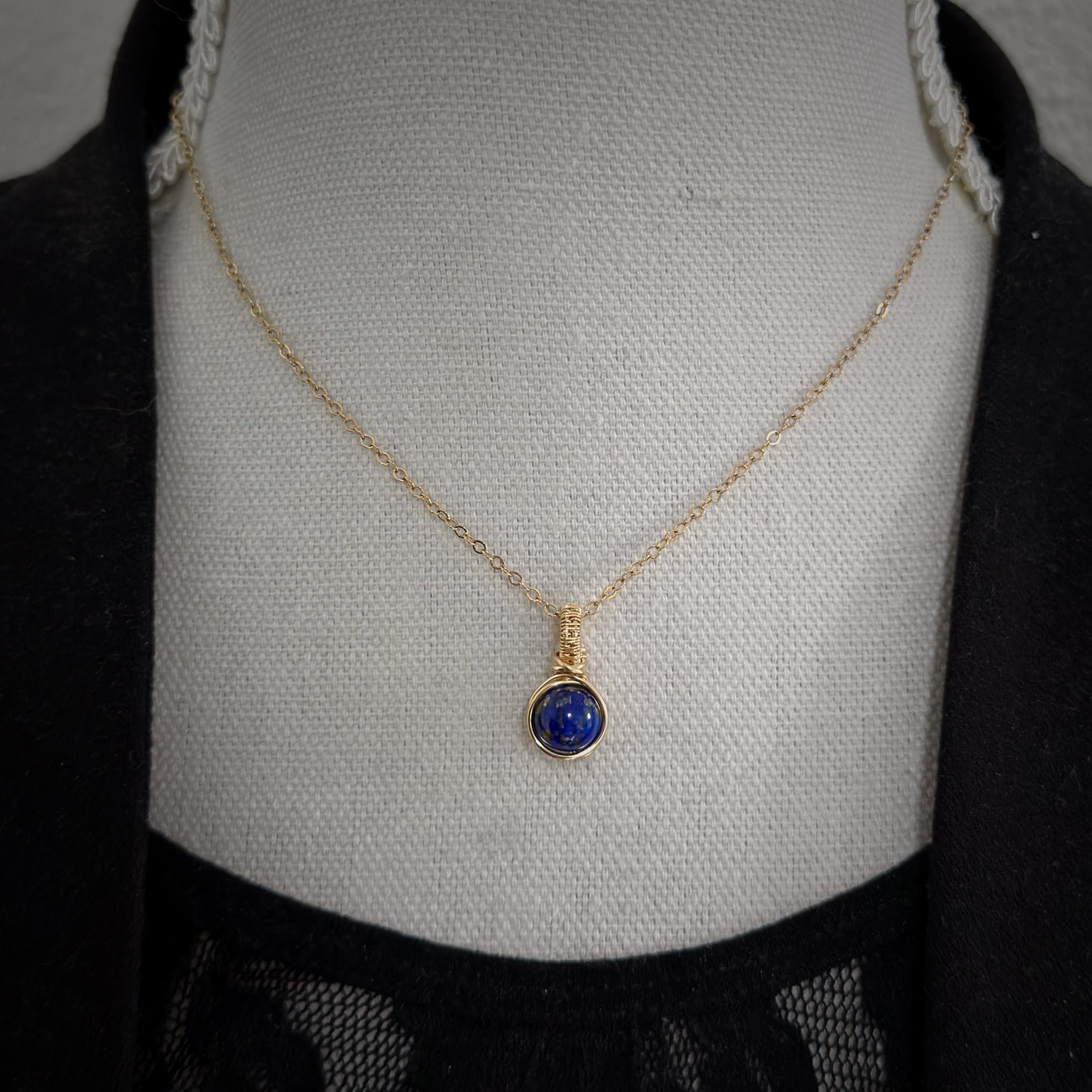 Hanger met lapis lazuli van 14k gold filled