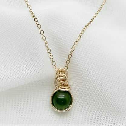 14k gold filled wire wrap hanger met groene nefriet jade