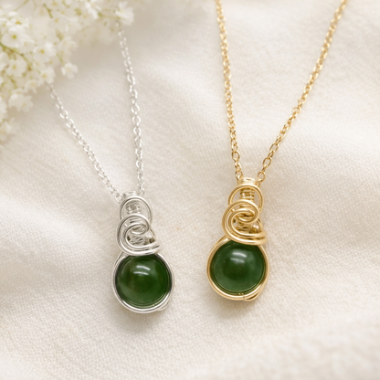 Sierlijke zilveren wire wrap hanger met nefriet jade