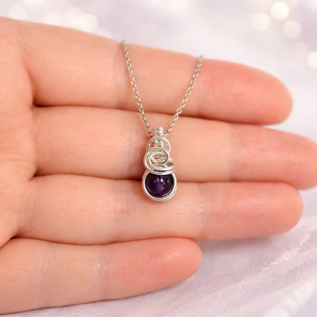 Kleine sierlijke amethist hanger van sterling zilver