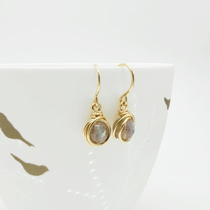 14k gold filled oorbellen met labradoriet en zachte flash