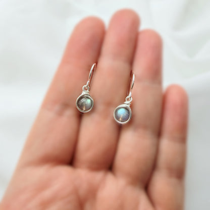 Sterling zilveren oorbellen met labradoriet en prachtige flash