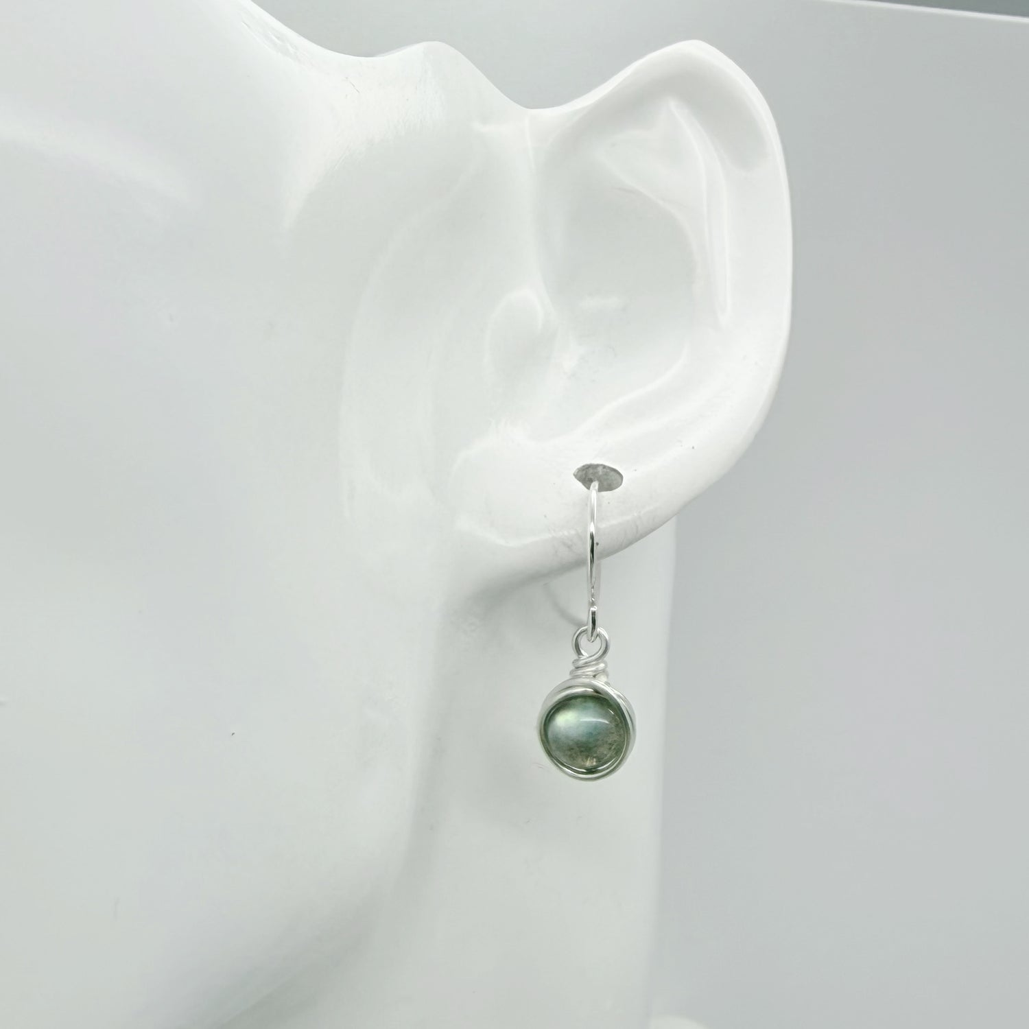 Sterling zilveren oorbellen met labradoriet en prachtige flash