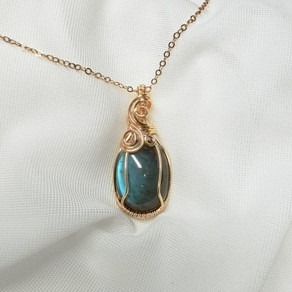 14k gold filled wire wrap hanger met labradoriet
