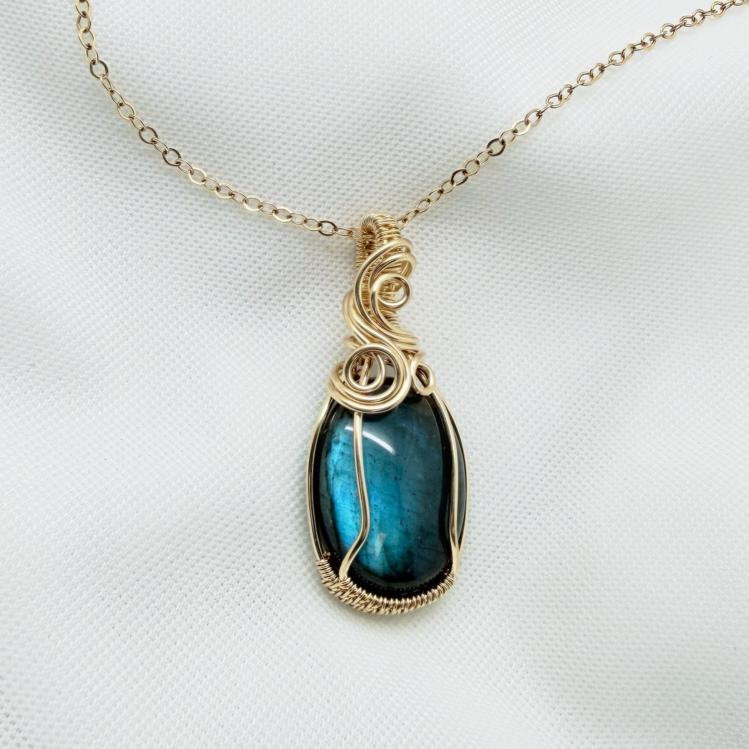 14k gold filled wire wrap hanger met labradoriet