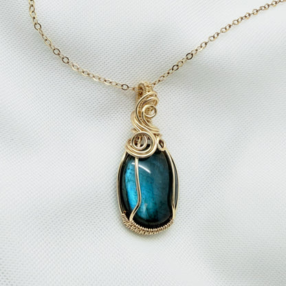 14k gold filled wire wrap hanger met labradoriet