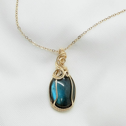 14k gold filled wire wrap hanger met labradoriet