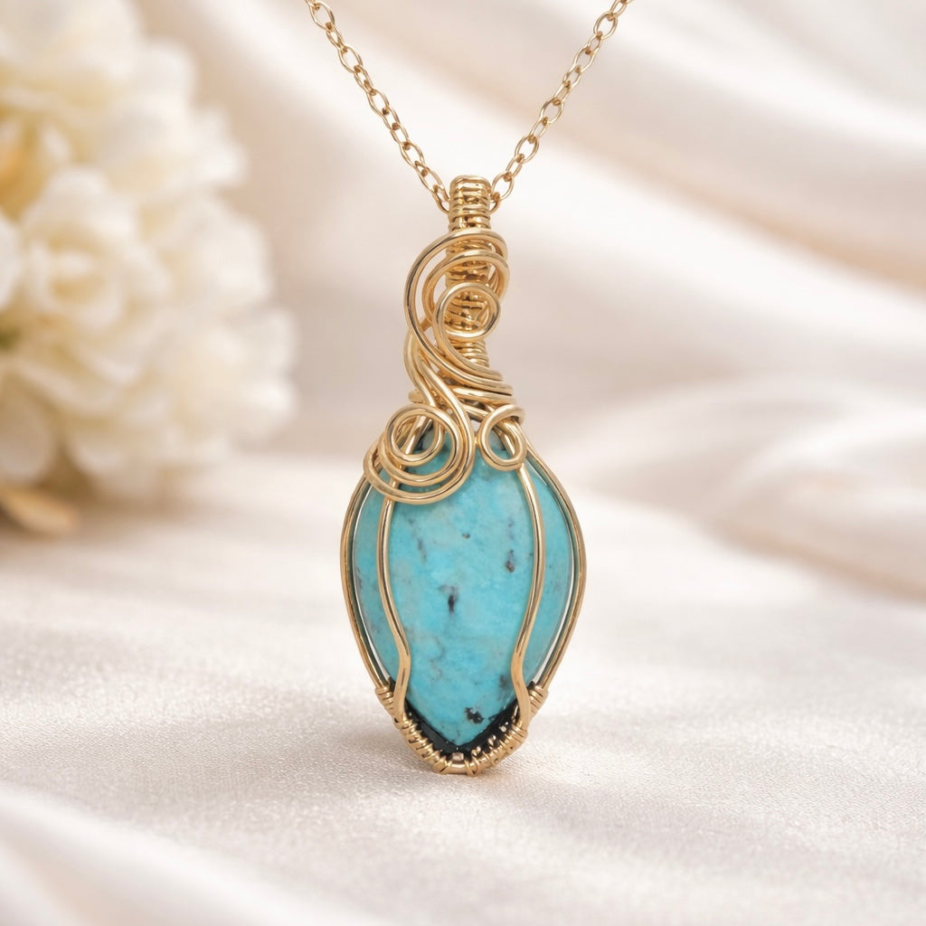 14K Gold Filled Turkoois Hanger – Handgemaakt Wire Wrap Sieraad met Betekenis