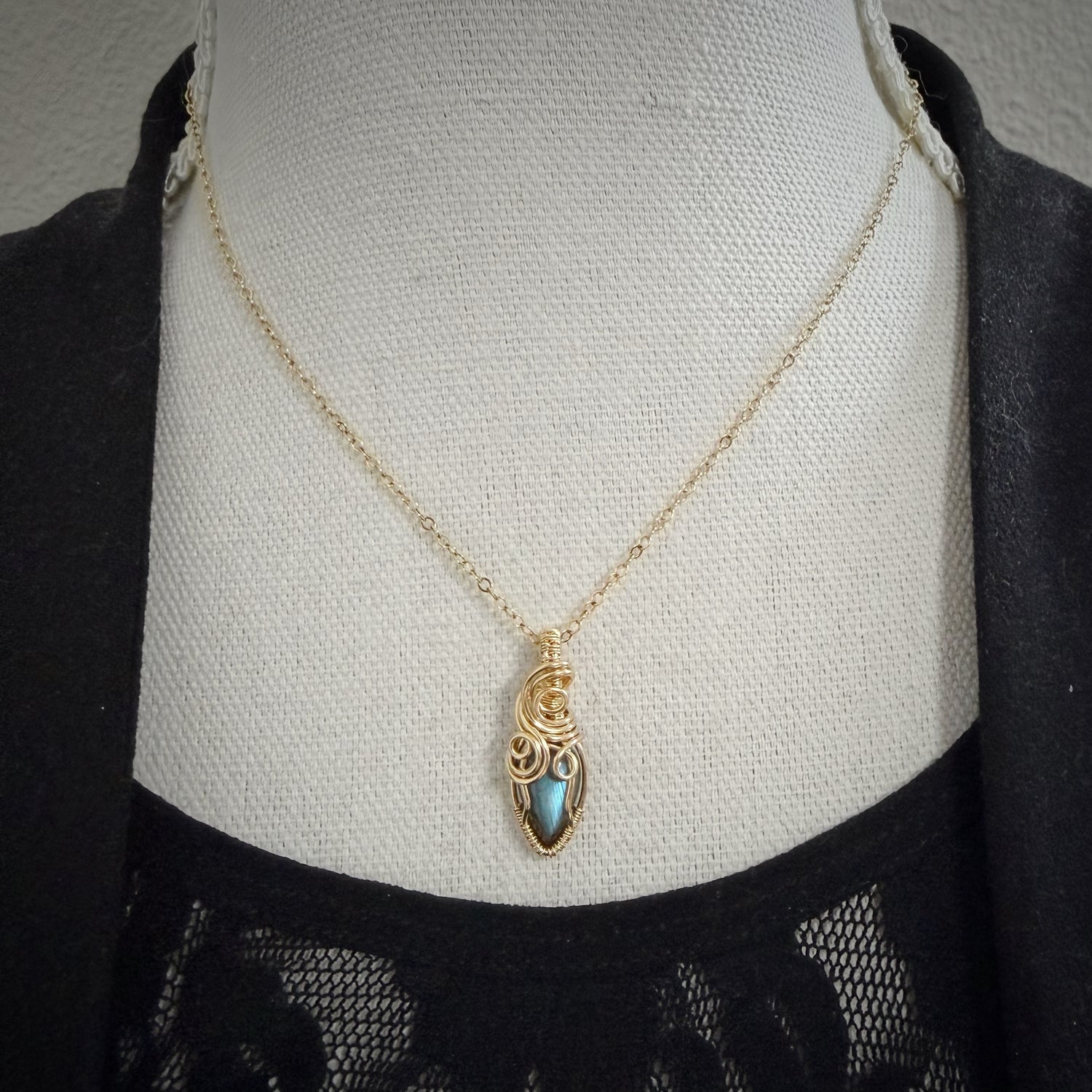 14k gold filled wire wrap hanger met labradoriet