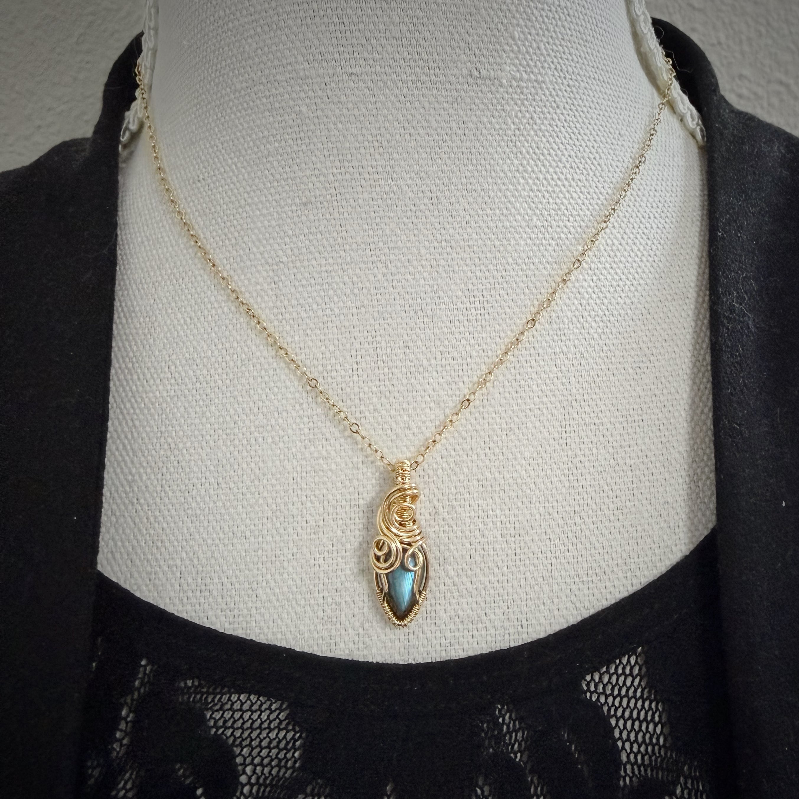 14k gold filled wire wrap hanger met labradoriet