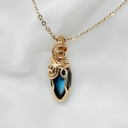 14k gold filled wire wrap hanger met labradoriet