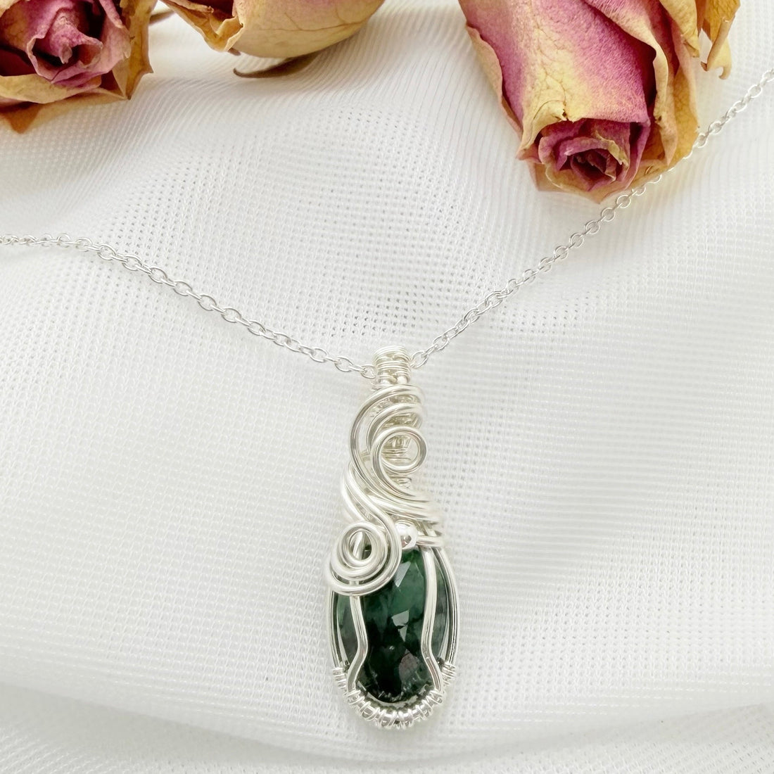 Sterling Zilveren Wire Wrap Hanger met Smaragd