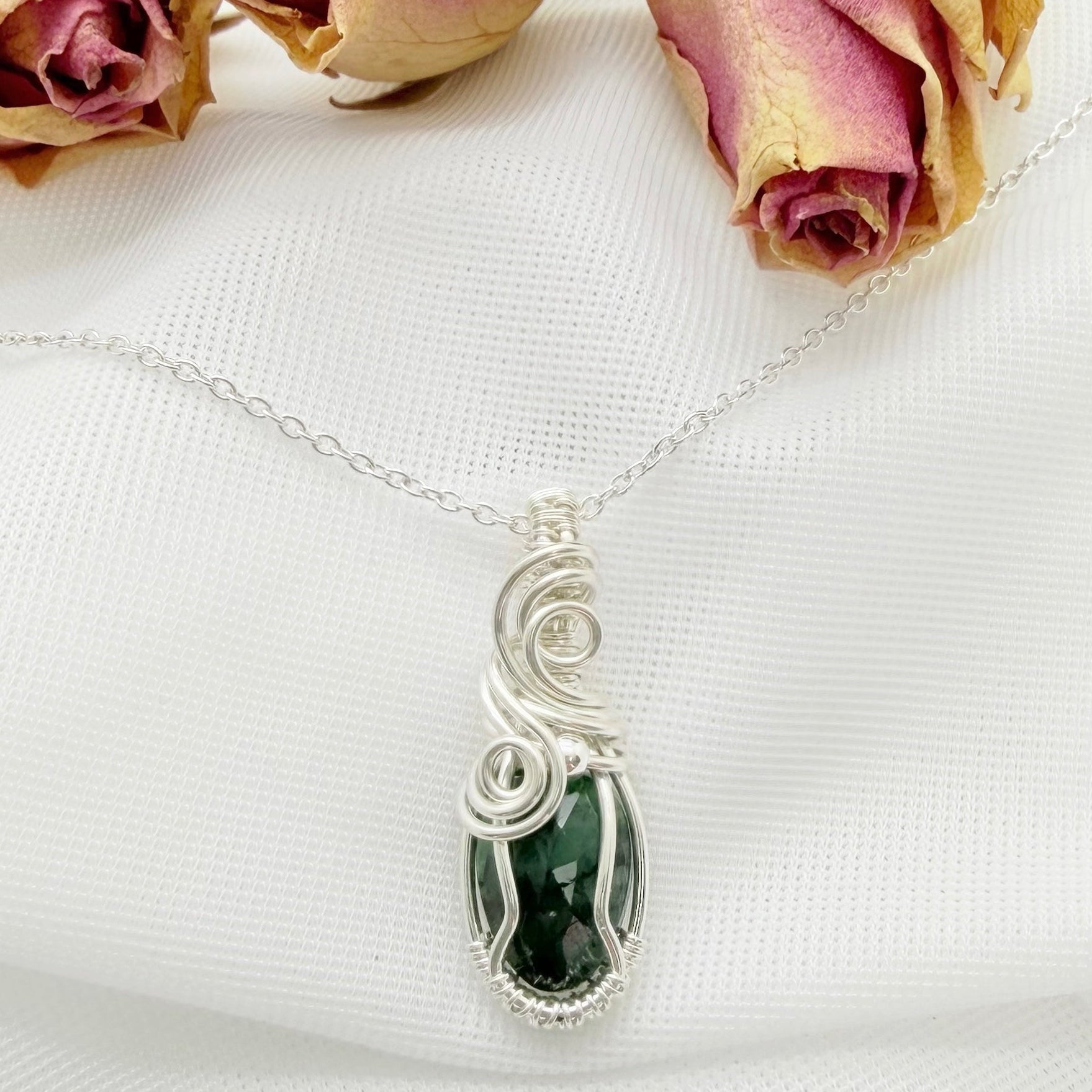 Sterling Zilveren Wire Wrap Hanger met Smaragd