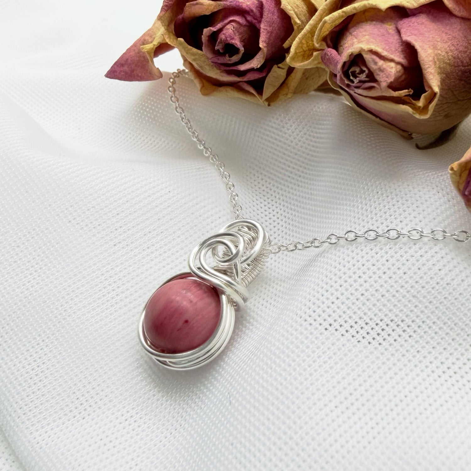 Sierlijke sterling zilveren hanger met rhodoniet