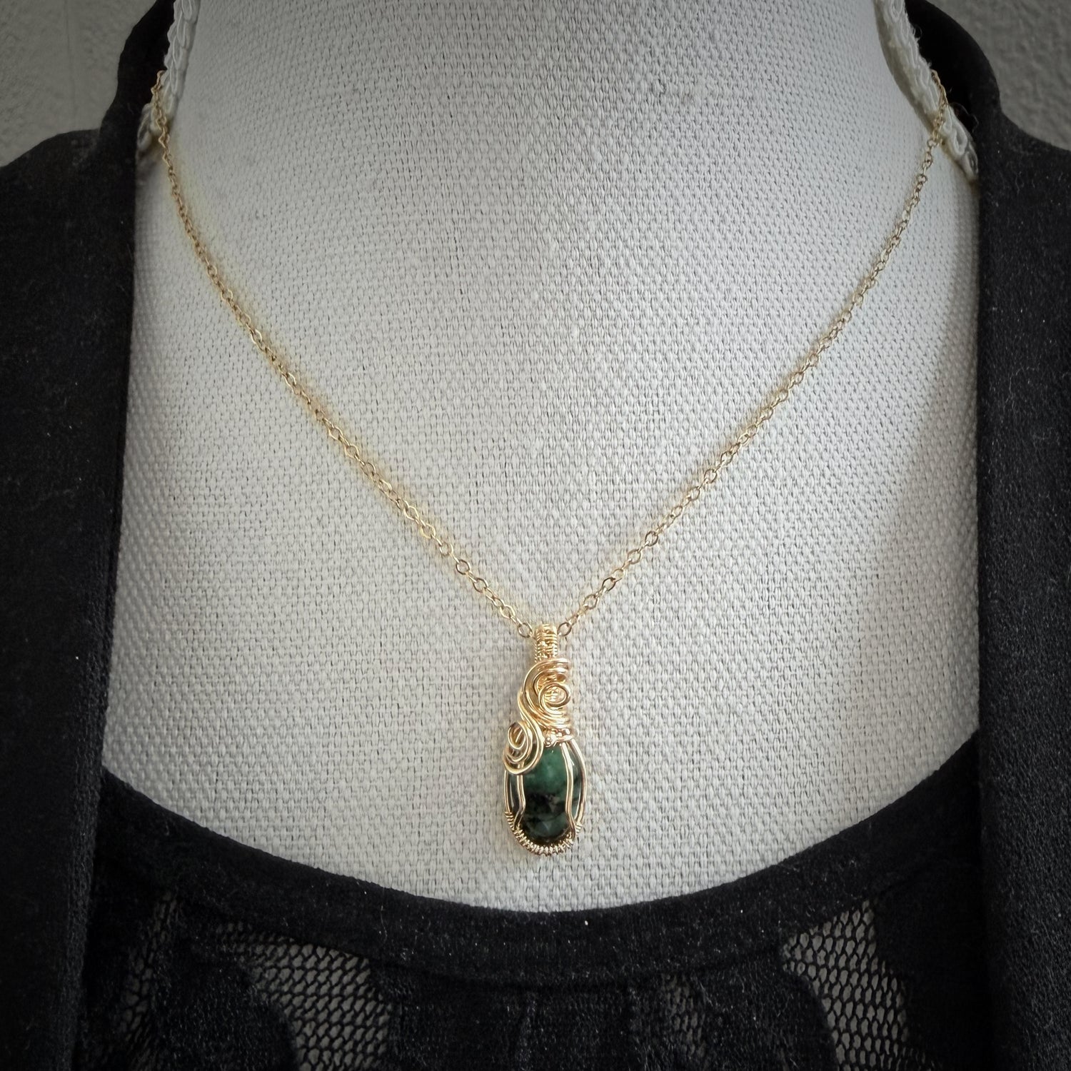 Ketting - Wire wrap hanger - 14K gold filled - Met smaragd