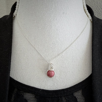 Sierlijke sterling zilveren hanger met rhodoniet