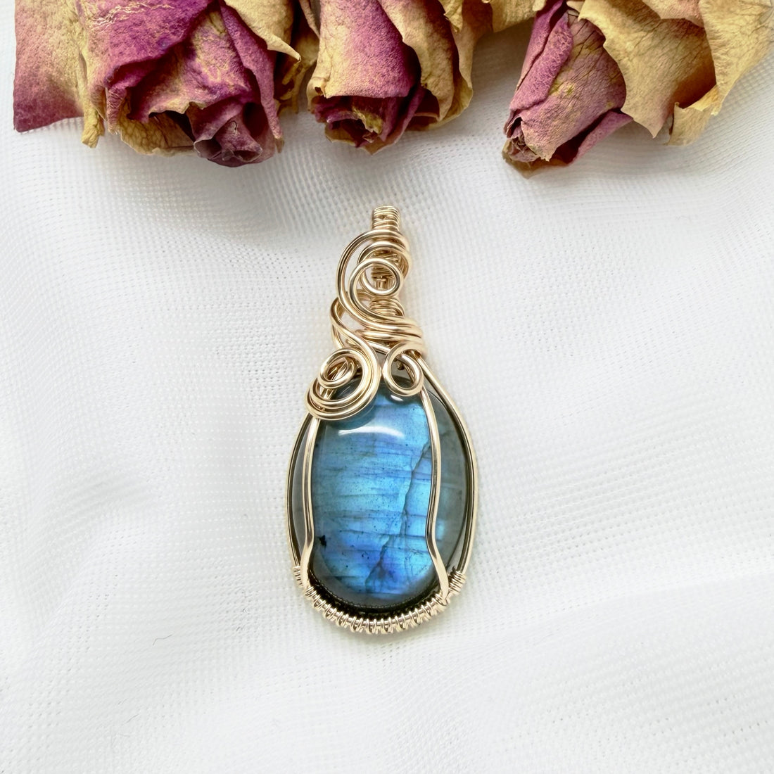 14k gold filled wire wrap hanger met labradoriet