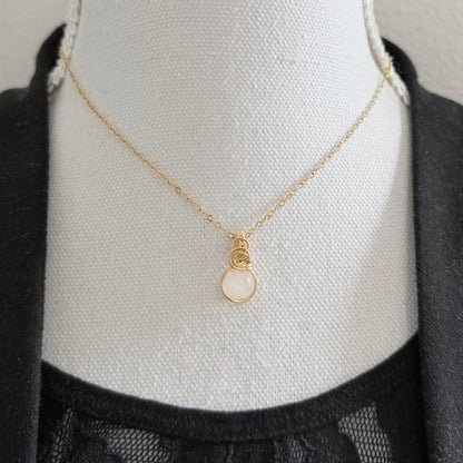 Sierlijke 14k gold filled wire wrap hanger met rozenkwarts