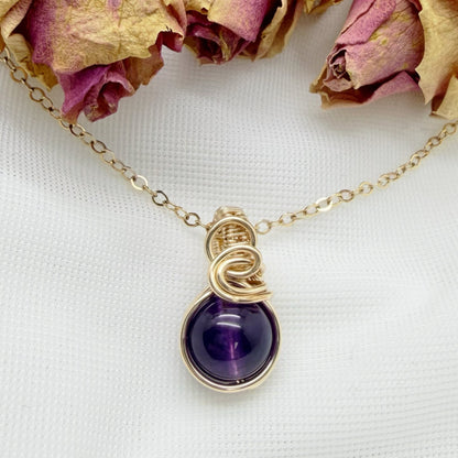Sierlijke 14k gold filled wire wrap hanger met amethist