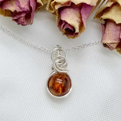 Sierlijke sterling zilveren wire wrap hanger met barnsteen