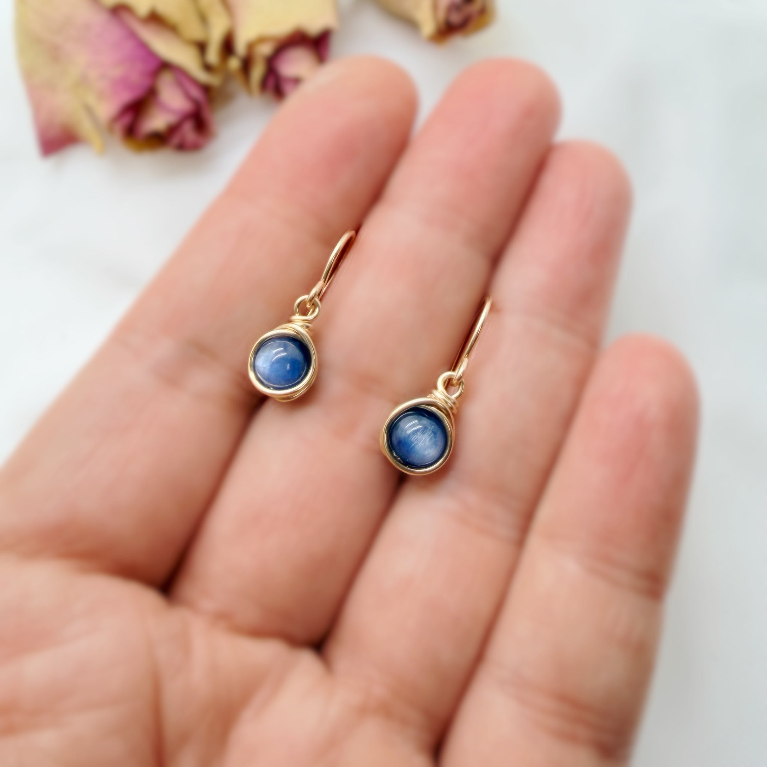 Handgemaakte 14k gold filled oorbellen met kyaniet