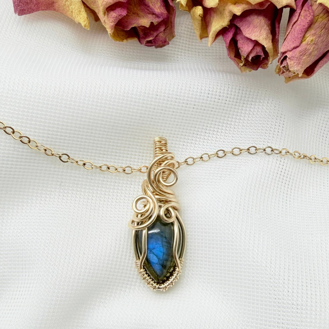 14k gold filled wire wrap hanger met labradoriet