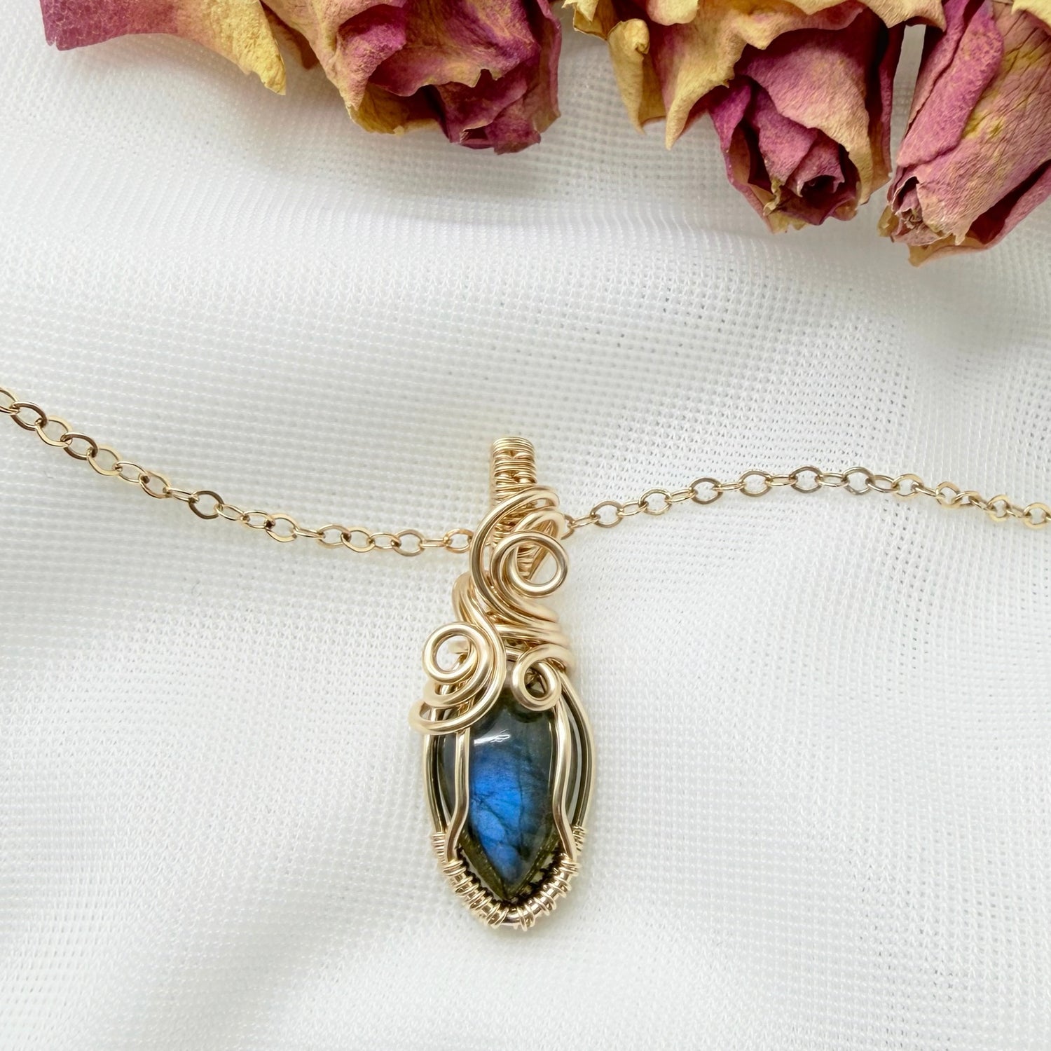 14k gold filled wire wrap hanger met labradoriet