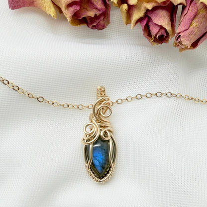 14k gold filled wire wrap hanger met labradoriet