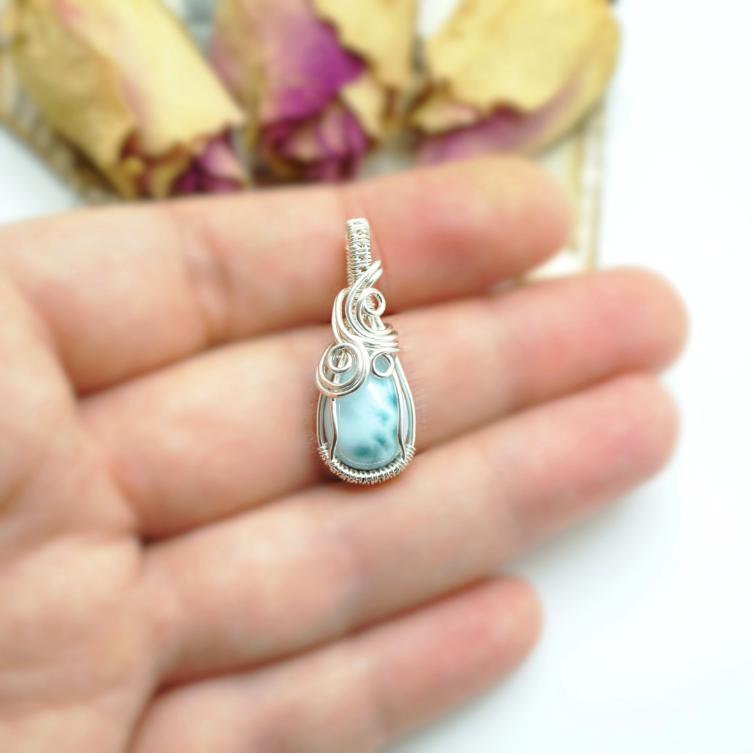 Sterling zilveren wire wrap hanger met Larimar