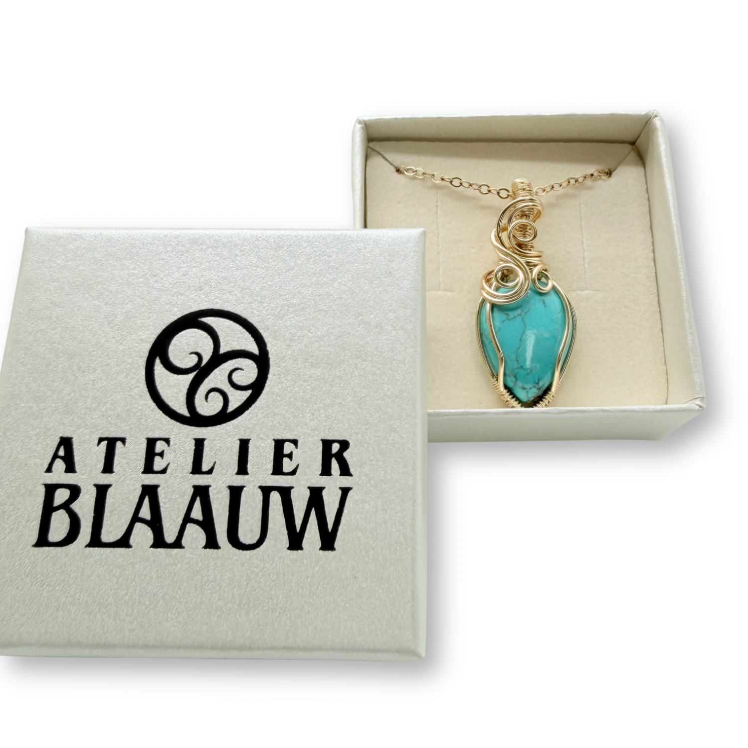 14K Gold Filled Turkoois Hanger – Handgemaakt Wire Wrap Sieraad met Betekenis