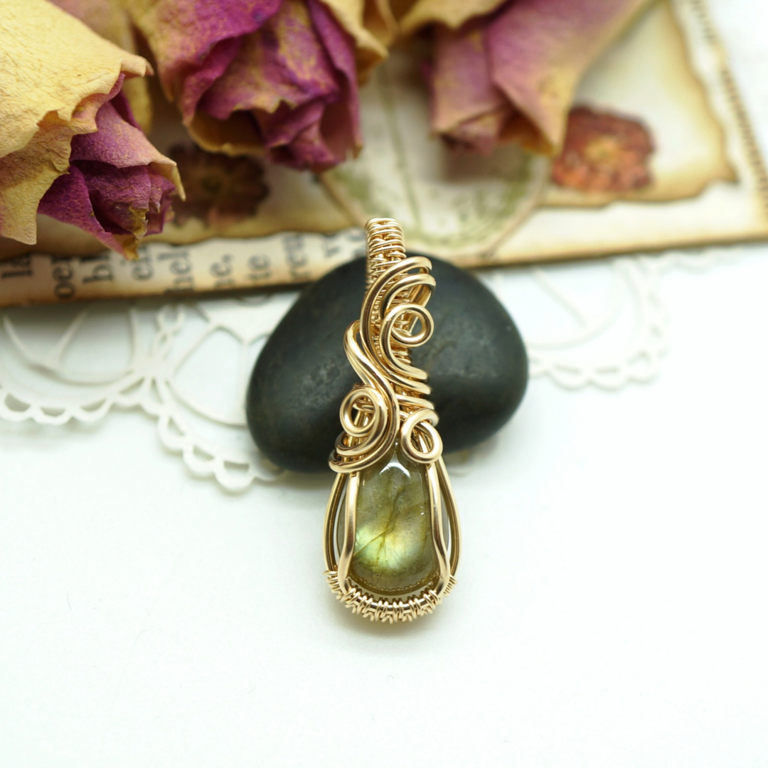 14k gold filled hanger met Labradoriet