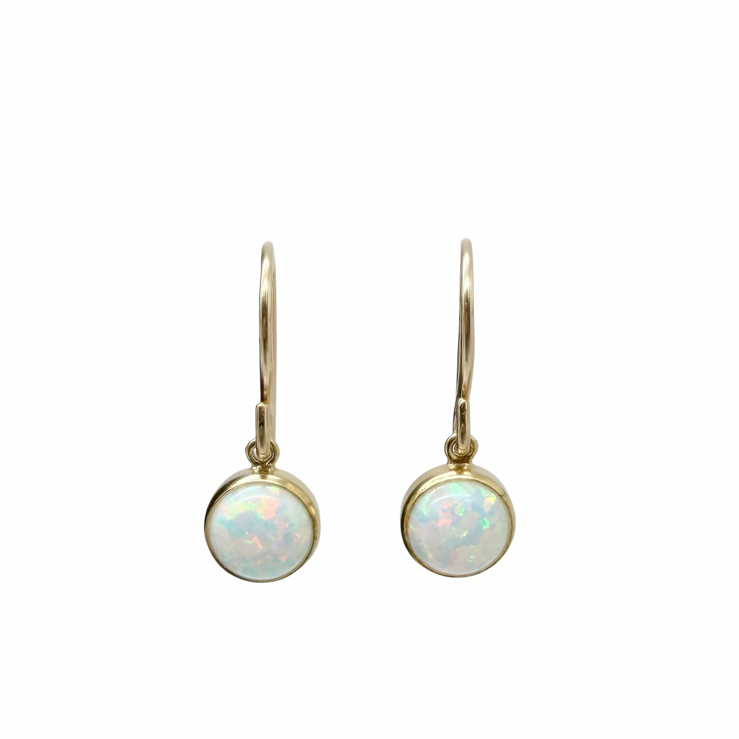 Kleine gold filled oorbellen met opaal
