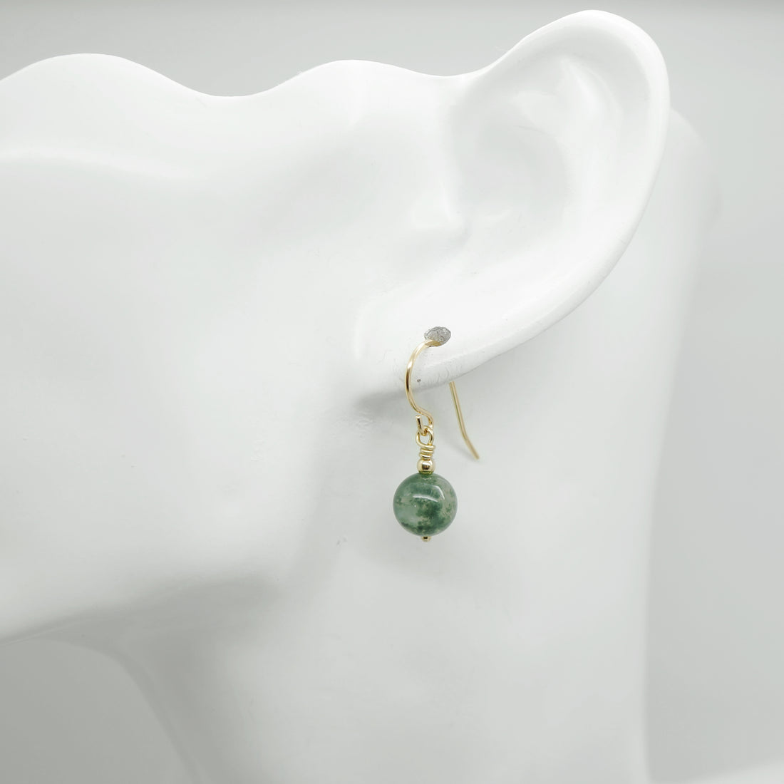 Gold filled wire wrap oorbellen met natuurlijke mosagaat – stijlvolle handgemaakte sieraden